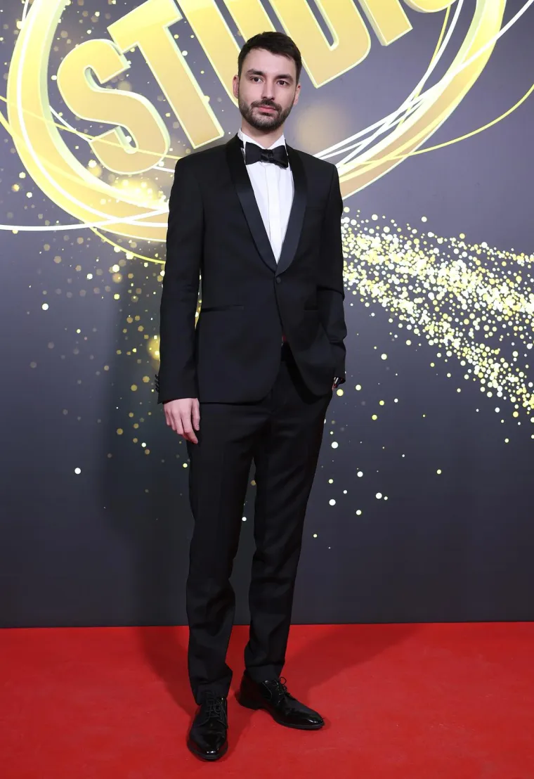 Prvaci hrvatske javne scene blistali na crvenom tepihu, dame držale lekciju kako se ide u korak s modom