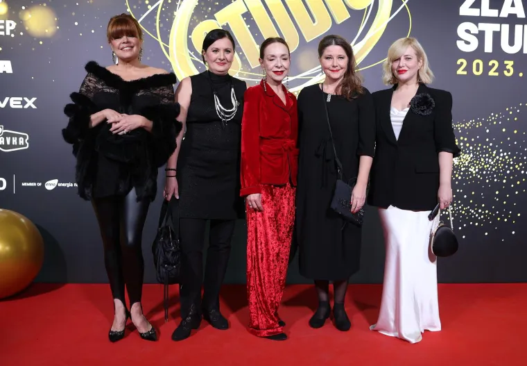 Prvaci hrvatske javne scene blistali na crvenom tepihu, dame držale lekciju kako se ide u korak s modom