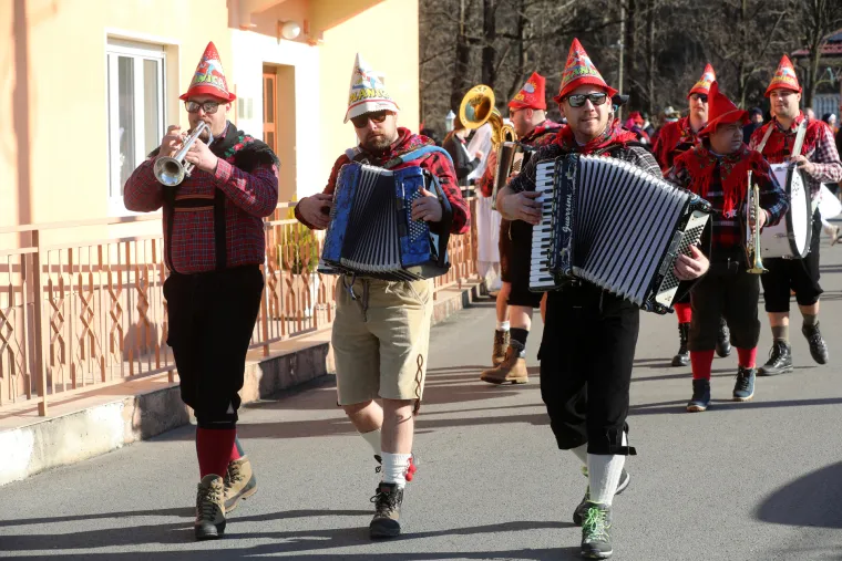 Kostimi, cvijeće, harmonike, veselje i šarenilo. Pogledajte kakva je atmosfera vladala u selima matuljskog zaleđa