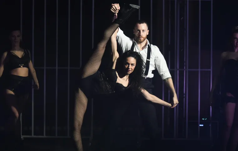 Seksi plesačice (raz)odjevene u domina stilu nisu se štedjele na rekvizitima, a šou su upotpunili i posebni frajeri
