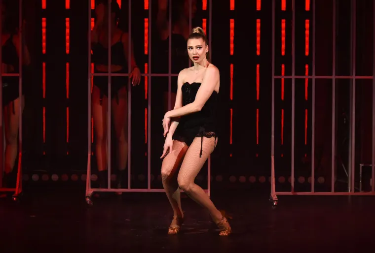 Seksi plesačice (raz)odjevene u domina stilu nisu se štedjele na rekvizitima, a šou su upotpunili i posebni frajeri