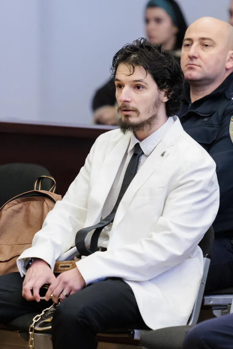 Ubojica Zavadlav &scaron;okirao novim izgledom: Pričao na talijanskom, mahao čokoladom, a sutkinja ga poslala u Vrapče