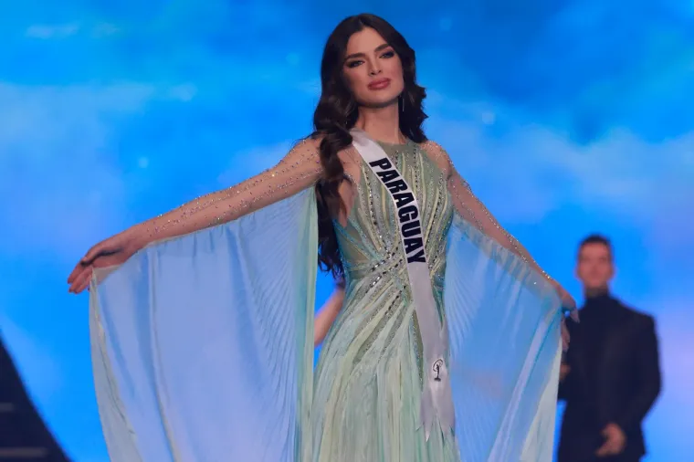 Ferreira ima ulogu u spektaklu koji datira iz 2015. kada se natjecala i osvojila titulu Miss Teen Paragvaja u ime Guaire. Od tada je predstavljala Paragvaj na Miss Teen Universe 2015. i bila treća pratilja. Proglašena je Miss Universe Paragvaja u kolovozu 2021. i kasnije te godine predstavljala je svoju zemlju na natjecanju Miss Universe u Izraelu. Ferreira je proglašena prvom pratiljom iza pobjednice Harnaaze Sandhua iz Indije, što je bio najviši plasman za Paragvaj u povijesti natjecanja.