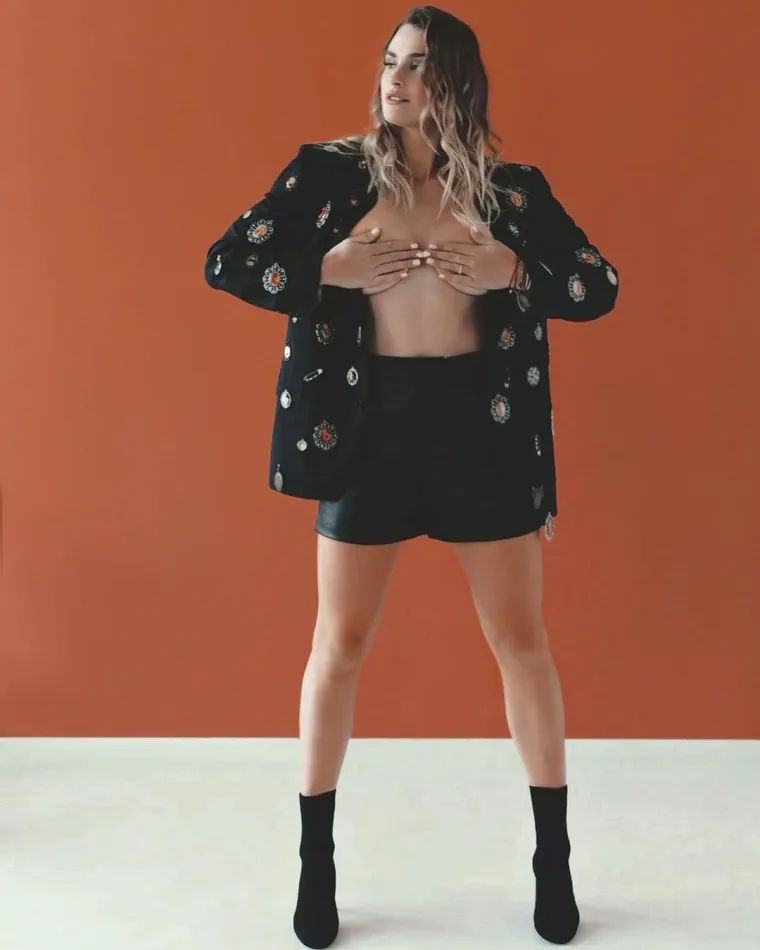 Bjeloruska tenisačica često na društvenim mrežama zna počastiti seksi fotografijama, na nekima čak ni ne nosi grudnjak.