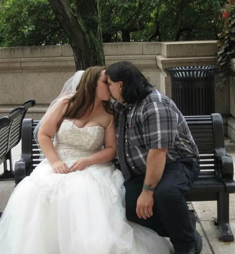 Što se tiče Paulove dvoje djece, par vjeruje da je njegov najmlađi sin najteže podnio njihovu romansu jer ga je Sydney već poznavala. Sydney je rekla: &quot;Nije se slagao s vezom nekoliko godina, ali sada kada smo zajedno i vjenčani, podržava nas.&quot;