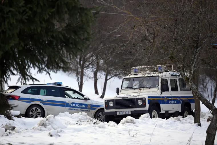 Ovo su fotografije s mjesta stravične tragedije u Zagorju. Tijelo bebe pronađeno u grabi uz cestu