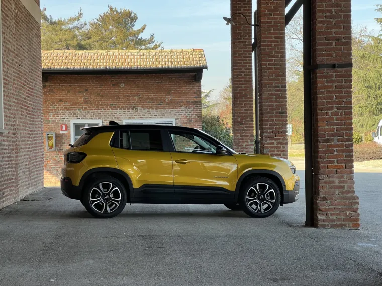 Jeep je napravio prvi potpuno električni auto: Pogledajte kako izgleda Avenger, mali terenac s dosegom od 400 kilometara