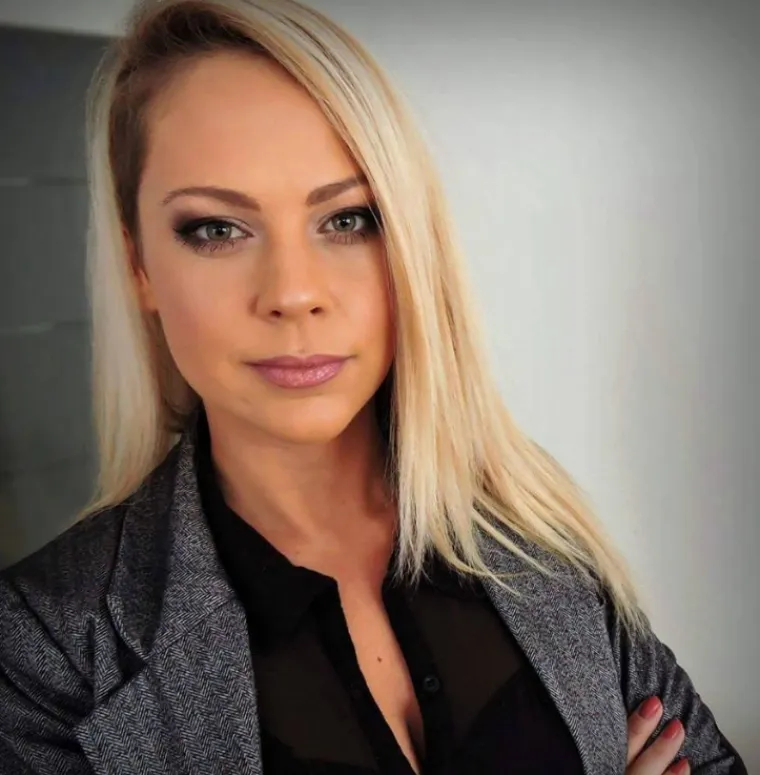 "Volim stvarati ne&scaron;to novo &scaron;to ljudima može biti od koristi. Moda mi nikad neće dosaditi. Korisnici će moći međusobno komunicirati i surađivati te je svakako moći vrlo ma&scaron;tovito koristiti. Njihov profil će biti odraz njih samih. Aplikacija će imati i humanitarnu notu", rekla je prilikom lansiranja aplikacije. 

