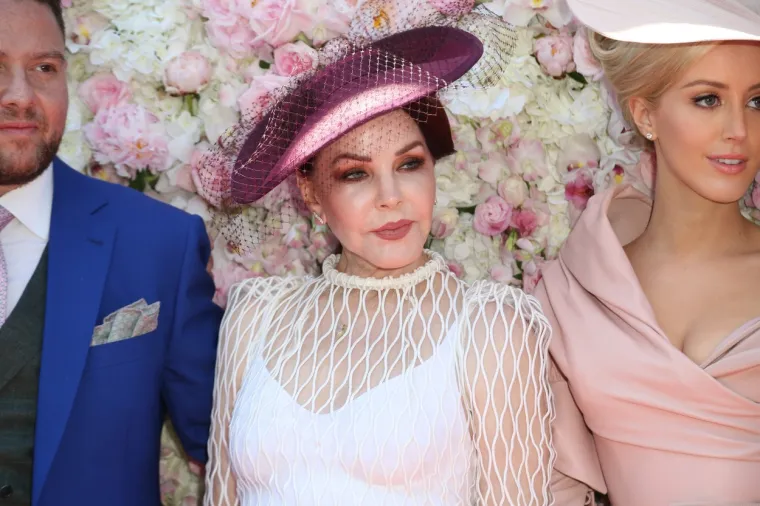 Na službi je Priscilla pročitala pjesmu za koju je rekla da ju je napisala jedna od triju kćeri Lise Marie.