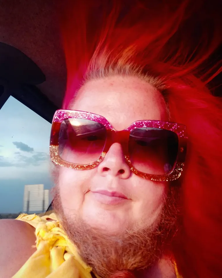 Drugi joj raspliće bradu, a nekolicina je voli: Zatekla je priznanjem s koliko se mu&scaron;karaca seksa iako je udana