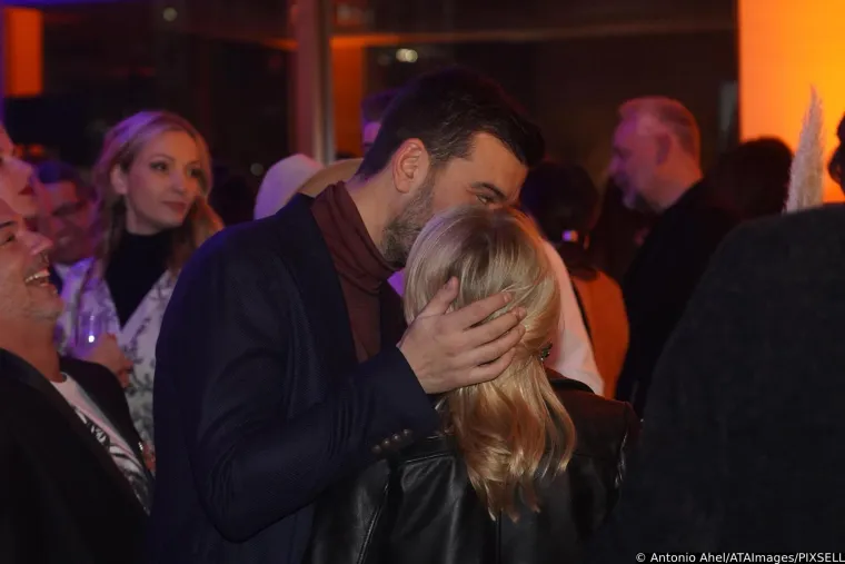 Anđelka Prpić ponosno istaknula trudnički trbuščić: Njen dragi od nje se nije odvajao cijelu večer