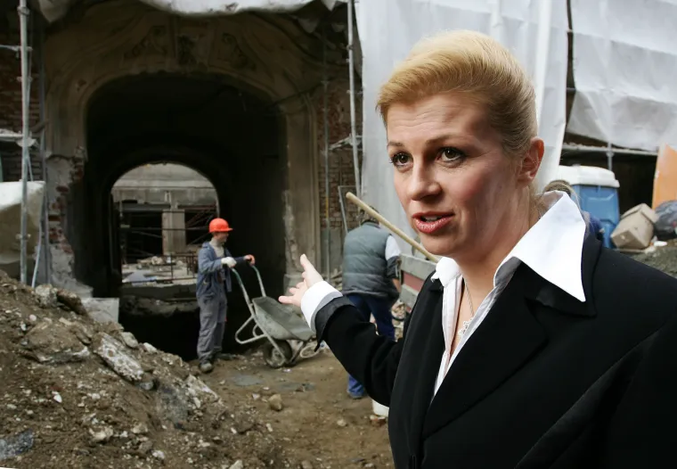 Kolinda odu&scaron;evila fotografijom iz Međugorja. Prisjetili smo se njezinih izdanja zadnjih 15 godina - od narodne no&scaron;nje do maskirne kape