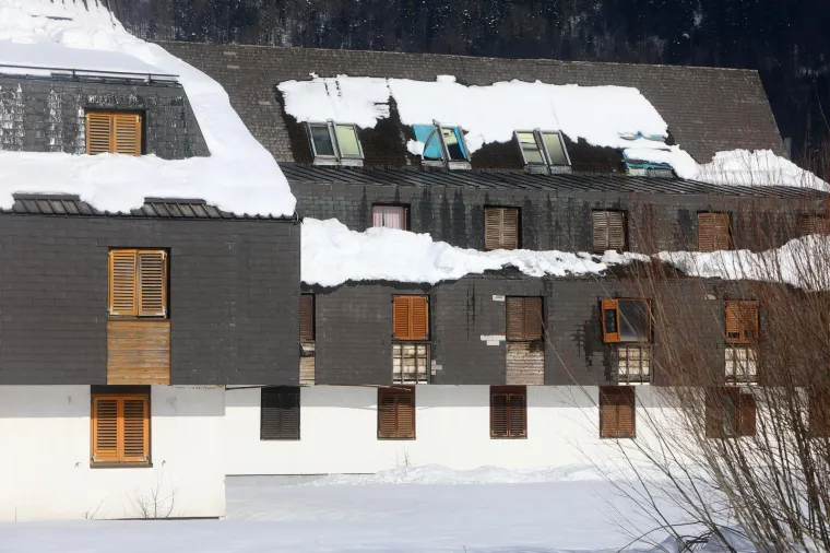Za zabilježiti je da je HOC Bjelolasica 2021. godine nakon čak 21 dražbe prodana za 6.1 milijun kuna slovačkom investitoru iako je početna cijena bila gotovo osam puta viša. Novi vlasnici su najavili povratak Centra u prvobitno stanje no čini se da od toga još neko vrijeme neće biti ništa. 