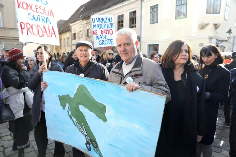 Veliki prosvjed na Markovu trgu, Plenkoviću se neće svidjeti poruke: 'Banke bi mogle postati vlasnici pomorskog dobra!'