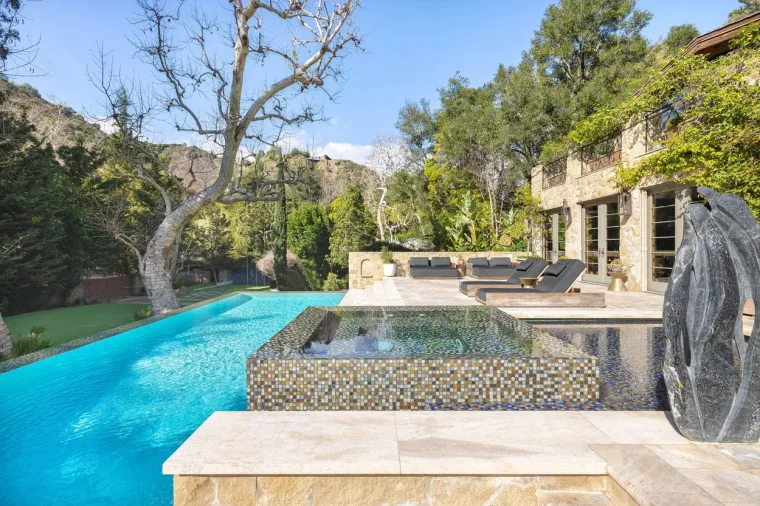 Jennifer Lopez prodaje vilu za vrtoglavu cifru i traži s Benom Affleckom novi dom, pogledajte tu rasko&scaron;