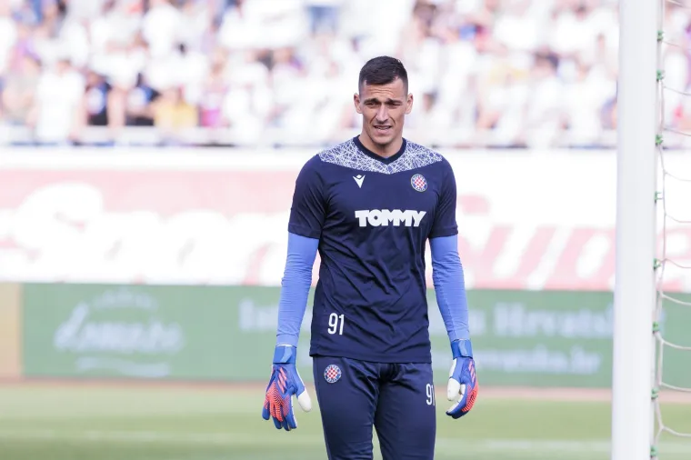 7. Lovre Kalinić (Hajduk) - 9 utakmica, 3 bez primljenog pogotka