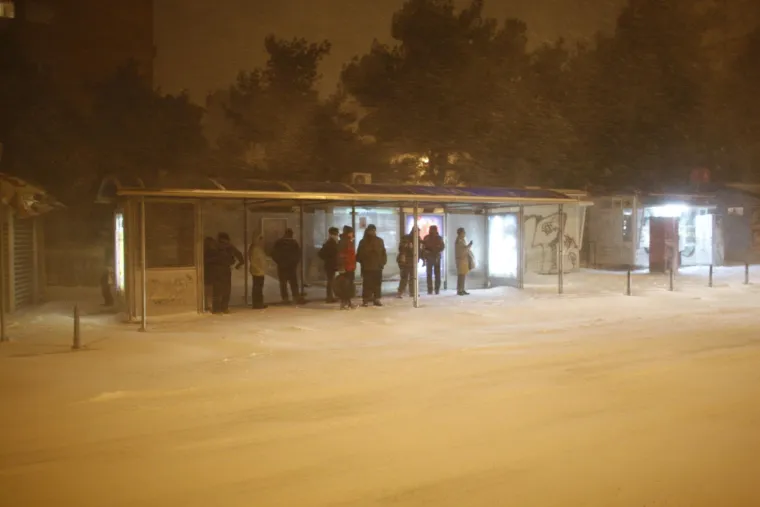 Da, ovo je Split! Pogledajte nevjerojatne prizore prije točno 11 godina: Ljudi su izvadili skije, a hrabriji igrali picigin u ledenom moru