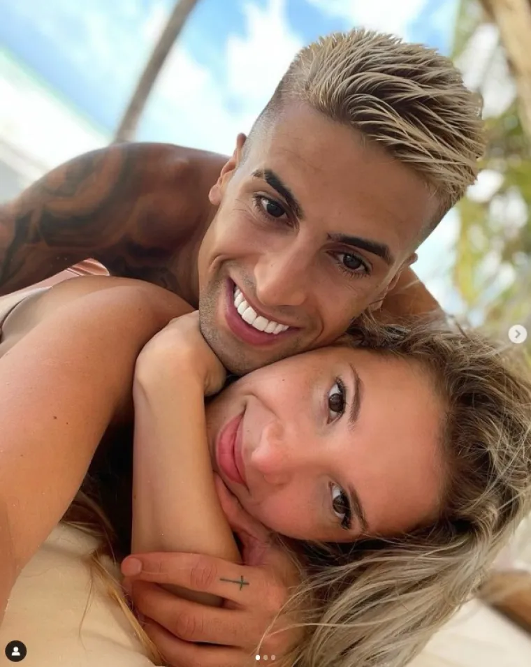 Djevojka slavnog nogometa&scaron;a zatražila pomoć navijača i ostavila sve u čudu