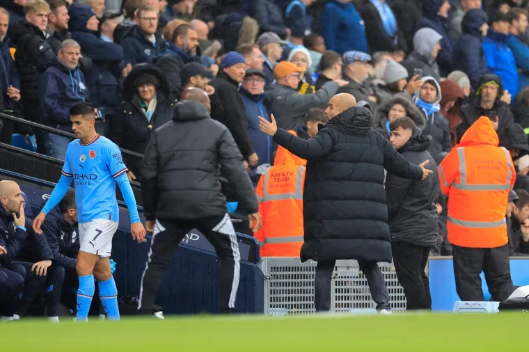 Djevojka slavnog nogometa&scaron;a zatražila pomoć navijača i ostavila sve u čudu