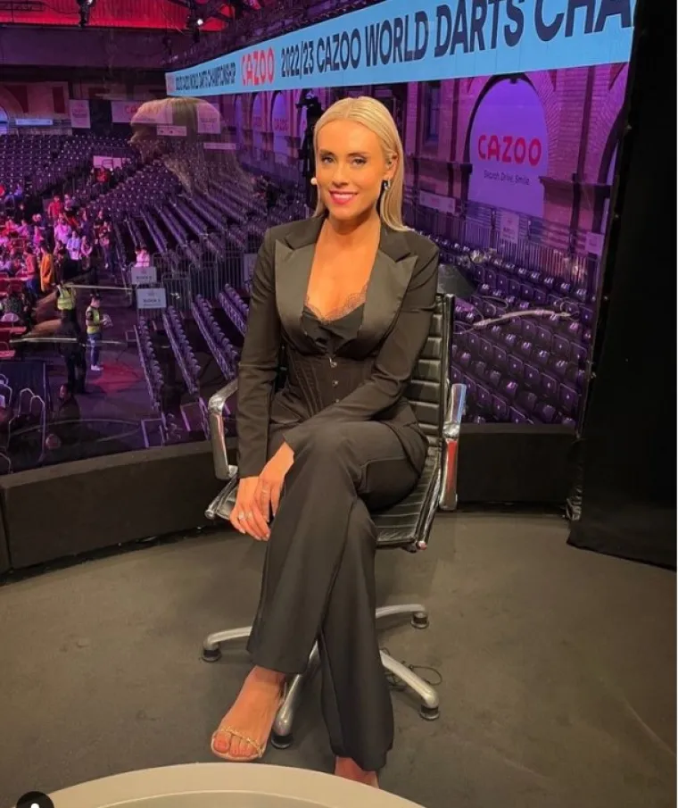 Uz nju je i pikado pravi spektakl: Prekrasna voditeljica osvaja svijet, ali i dru&scaron;tvene mreže