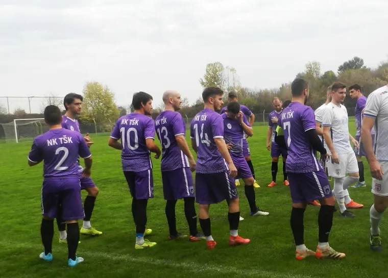 1. Najgori hrvatski prvoligaš u povijesti je TŠK Topolovac (14 bodova iz 30 utakmica samo 4 pobjede i 2 remija te gol razlika od 31:95). Bili su u HNL-u su bili tijekom sezone 2001./2002., a trenutno se natječu u 1.ŽNL Sisačko moslavačkoj.
