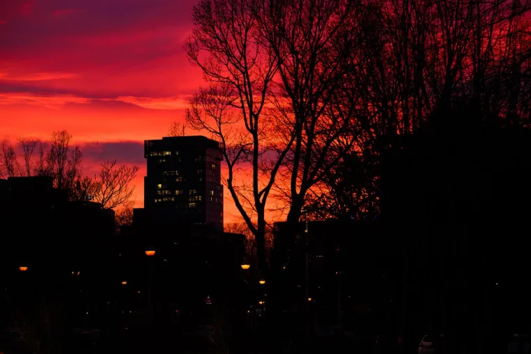 Zalazak sunca zacrvenio nebo iznad Zagreba! Pogledajte prekrasne prizore!