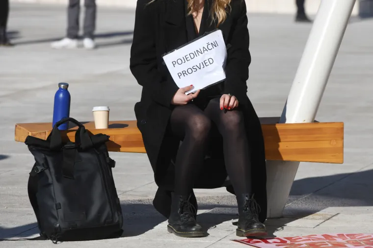 Prosvjed za ženska prava: 'Ni državu ni Boga blizu jajnika moga'