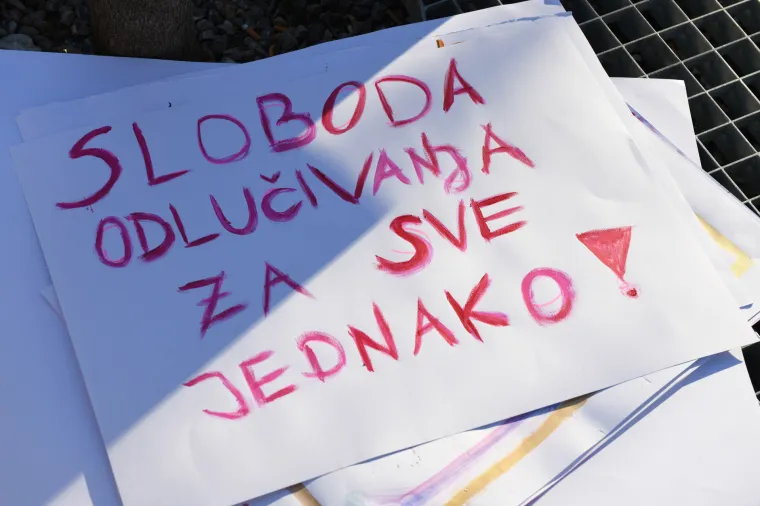 Prosvjed za ženska prava: 'Ni državu ni Boga blizu jajnika moga'