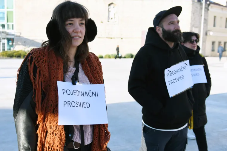 Prosvjed za ženska prava: 'Ni državu ni Boga blizu jajnika moga'