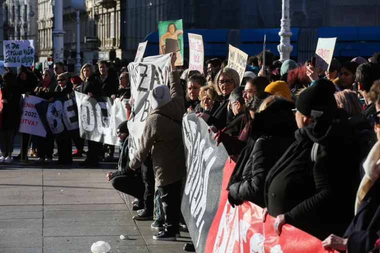Prosvjed za ženska prava: 'Ni državu ni Boga blizu jajnika moga'