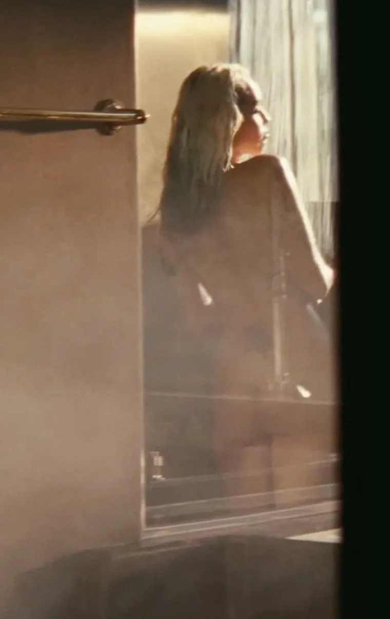 Miley Cyrus se skinula potpuno gola: Nakon provokativne scene ispod tuša nećete imati mirne snove