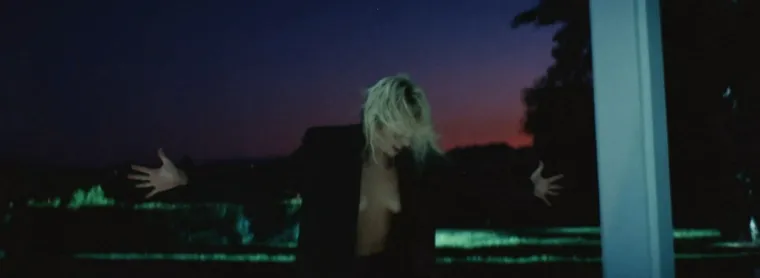 Miley Cyrus se skinula potpuno gola: Nakon provokativne scene ispod tuša nećete imati mirne snove
