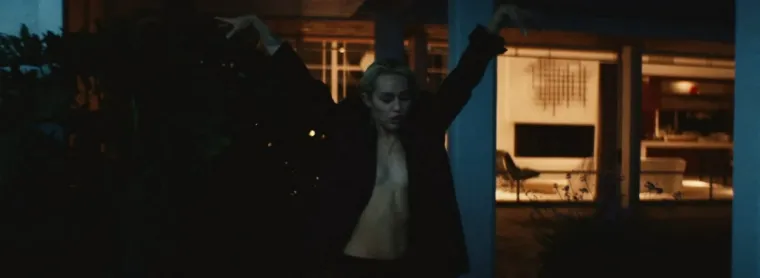Miley Cyrus se skinula potpuno gola: Nakon provokativne scene ispod tuša nećete imati mirne snove