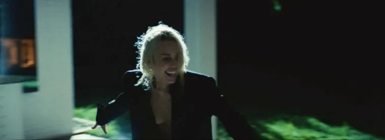 Miley Cyrus se skinula potpuno gola: Nakon provokativne scene ispod tuša nećete imati mirne snove