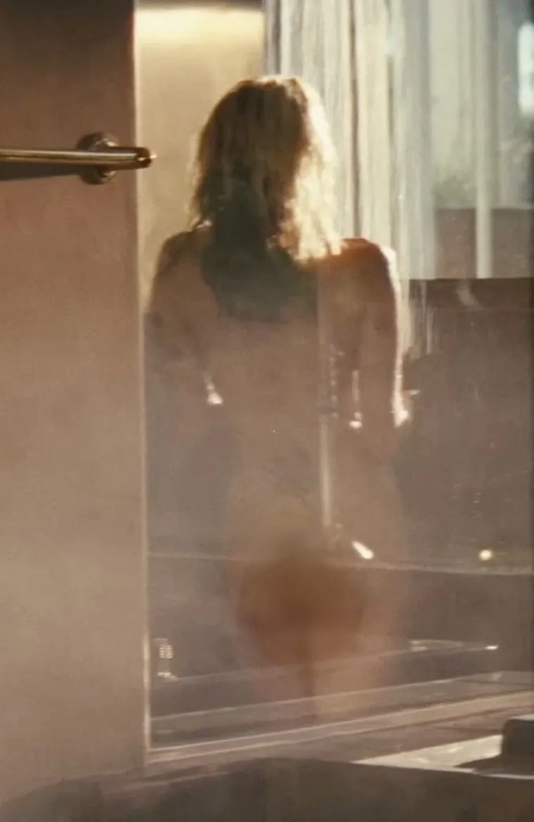 Miley Cyrus se skinula potpuno gola: Nakon provokativne scene ispod tuša nećete imati mirne snove