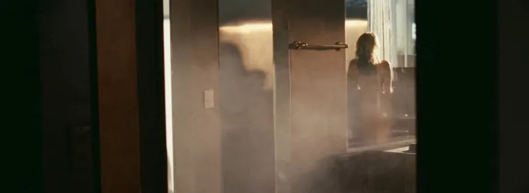 Miley Cyrus se skinula potpuno gola: Nakon provokativne scene ispod tu&scaron;a nećete imati mirne snove