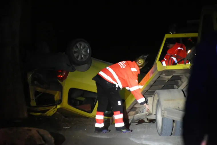Kakva tragedija u Istri: Vozač se s Twingom zabio u ogradu kuće i prevrnuo na krv - poginuo je