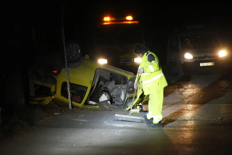 Kakva tragedija u Istri: Vozač se s Twingom zabio u ogradu kuće i prevrnuo na krv - poginuo je