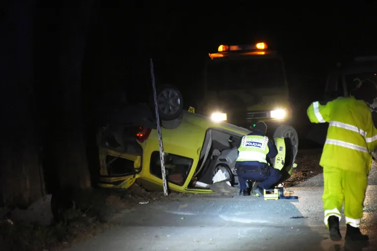 Kakva tragedija u Istri: Vozač se s Twingom zabio u ogradu kuće i prevrnuo na krv - poginuo je