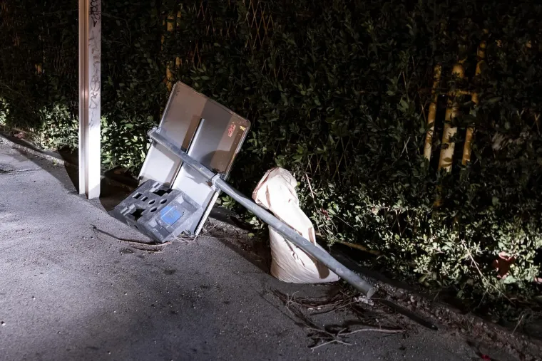 Pogledajte &scaron;to je stra&scaron;na bura učinila u Splitu. Vatrogasci intervenirali vi&scaron;e od 40 puta