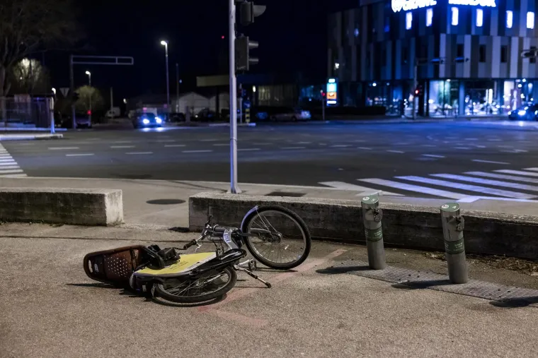 Pogledajte &scaron;to je stra&scaron;na bura učinila u Splitu. Vatrogasci intervenirali vi&scaron;e od 40 puta