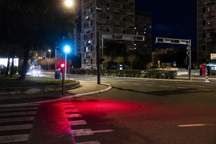 Snažno nevrijeme poharalo Split: Vjetar je lomio stabla i grane, prijetio da otrgne limove s krovova, a bilo je i nekoliko požara