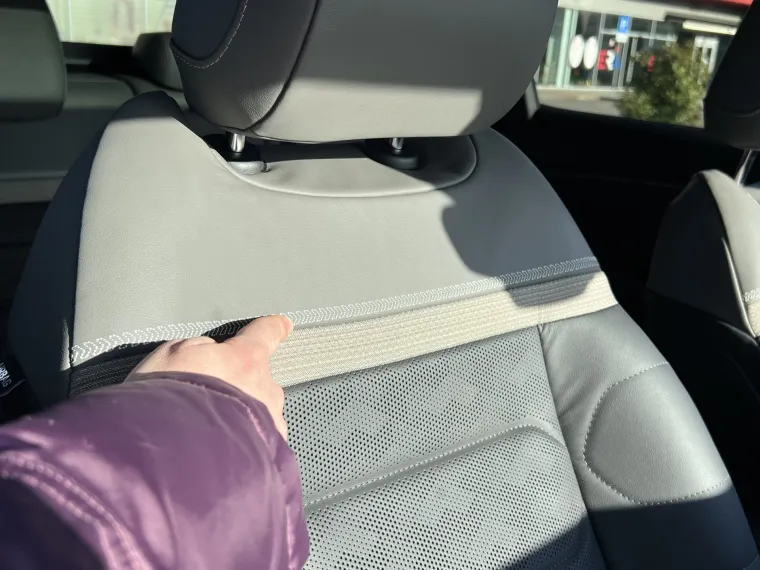 Sjedala, osim što su iznimno udobna, imaju i prošivene uzorke koji podsjećaju na Citroenov logo