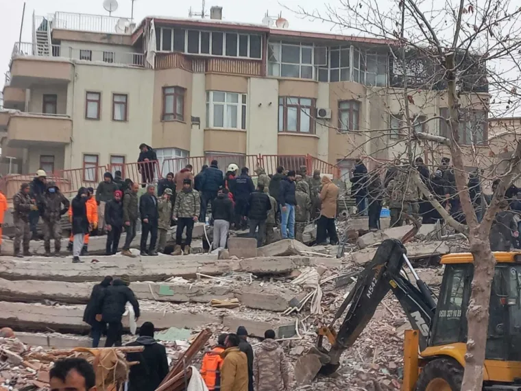 Slike katastrofe obilaze svijet, &scaron;okirani ljudi ne mogu doći k sebi, ima ih jo&scaron; jo&scaron; pod ru&scaron;evinama, ranjeni dolaze u bolnice u valovima