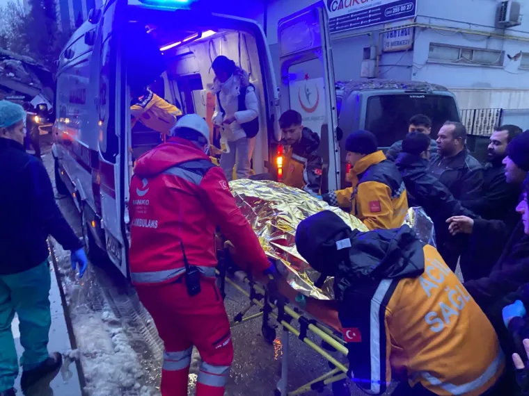 Slike katastrofe obilaze svijet, &scaron;okirani ljudi ne mogu doći k sebi, ima ih jo&scaron; jo&scaron; pod ru&scaron;evinama, ranjeni dolaze u bolnice u valovima