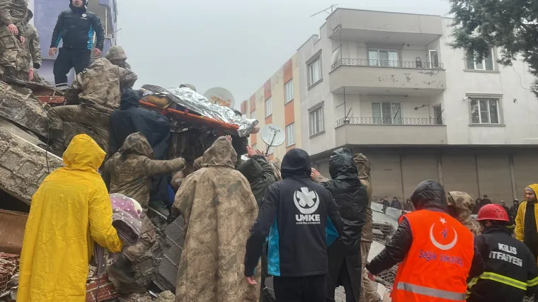 Slike katastrofe obilaze svijet, &scaron;okirani ljudi ne mogu doći k sebi, ima ih jo&scaron; jo&scaron; pod ru&scaron;evinama, ranjeni dolaze u bolnice u valovima