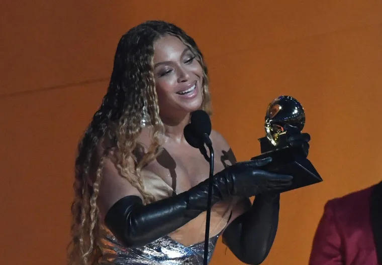 No, dio fanova naljutio se na Beyonce jer je kasnila na događaj i nije bila prisutna za vrijeme dodjele jedne od četiriju nagrada koje je dobila. Umjesto nje su kipić primili Teriusa The DreamGesteelde-Diamant i Nile Rodgers.