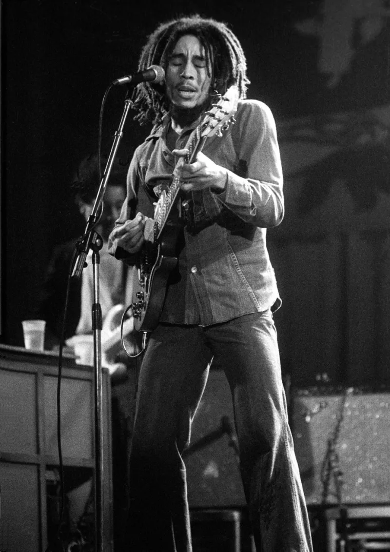Bob Marley oženio se Alpharitom Constantiom &apos;Ritom&apos; Anderson u Kingstonu na Jamajci 10. veljače 1966., kada je imao 21 godinu. Par je ostao u braku do dana kada je on umro, čime je Anderson postala najmoćniji broker Marleyeve imovine, ali njihova veza nije bila bez uspona i padova. Izvanbračne veze (s obje strane) redovito su se pojavljivale, a Marley je imao niz veza s osobama visokog profila, od Missice svijeta 1976. Cindy Breakspeare do karipske prvakinje u stolnom tenisu Anite Belnavis. Anderson je imala još dvoje djece s različitim muškarcima dok je bila u braku s Marleyem, što je potez za koji se spekuliralo da je napravljen zbog ljubomore na afere njezinog supruga.
