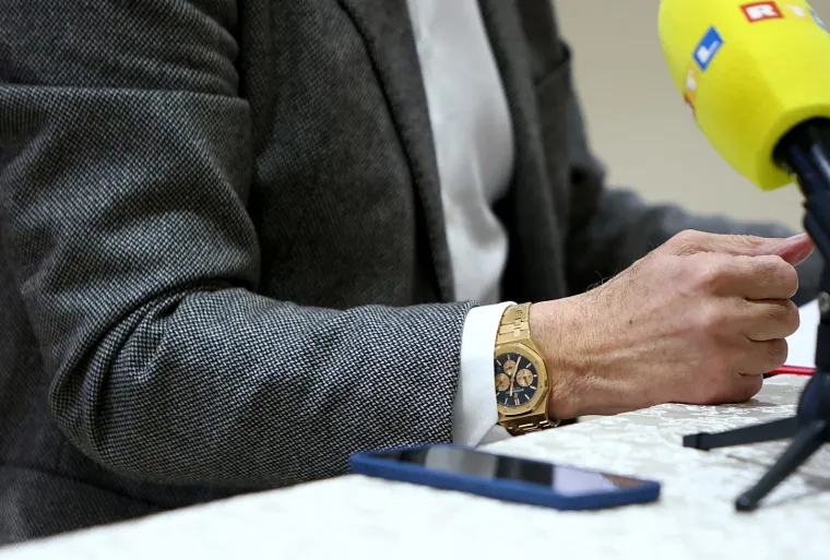 Vodootpornost ovog sata je samo 50m, ali Royal Oak Chronograph svakako nije namijenjen plivanju, pa je ovakva vodootpornost očekivana, ističu.
