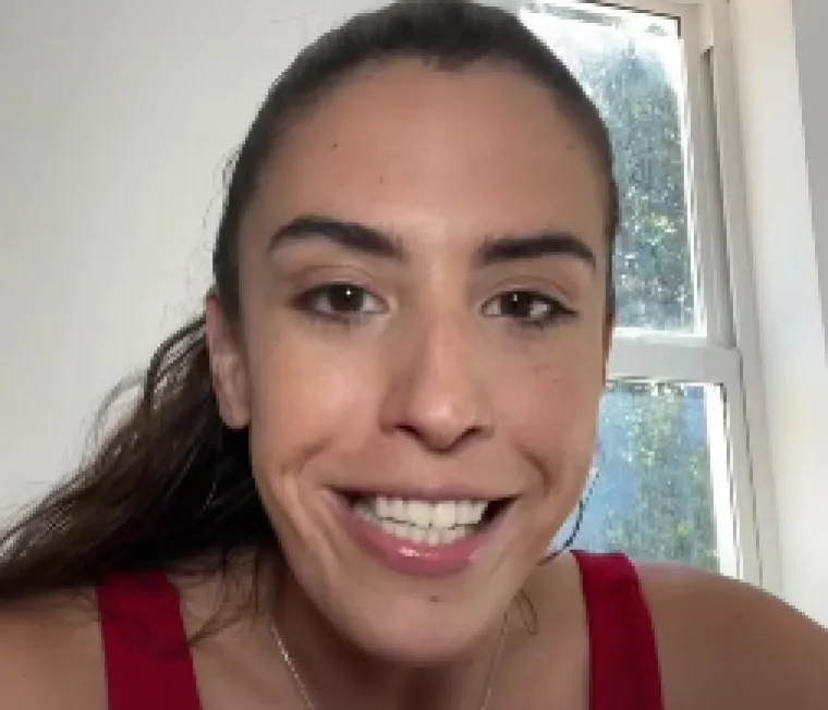 &apos;Celibat mi je dao samopouzdanje da isprobam nove stvari, a novi hobiji koje sam otkrila dali su mi obnovljeni osjećaj identiteta&apos;, kaže. Brinući se o sebi i ostajući u celibatu, počela je smišljati što želi raditi sa svojim životom. Shvatila je da je išla na spojeve kako bi potvrdila svoju vrijednost.